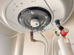 Photo de galerie - J’ai posé de ballon d’eau chaude, changer poser des meubles et ventilation première VMC tout