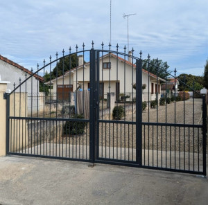 Photo de galerie - Portail sur mesure thermolaqué