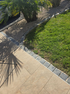 Photo de galerie - Pose bordures , création jardiniere 