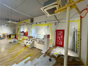 Photo de galerie - Curage complet on a retiré les cloisons et enlevé le parquet ainsi que la dalle. Une belle transformation en cours !