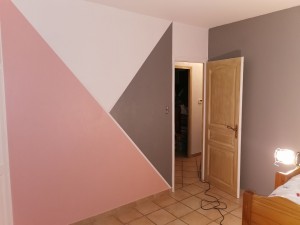 Photo de galerie - Peinture pour une chambre d'une jeune fille. Tri-couleurs