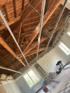 Photo de galerie - Début ferraillage plafond avec rails à longue portée 