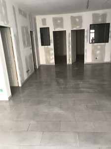 Photo de galerie - Pose complète Placostil BA13 + chape et pose du carrelage sol