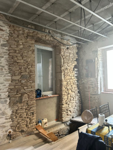 Photo de galerie - Reprise fissures mur en pierre 