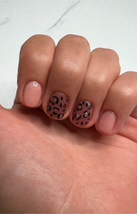 Photo de galerie - Semi permanent avec nail art 