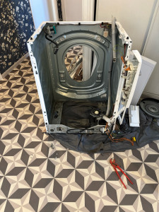 Photo de galerie - Démontage complet lave linge pour remplacer roulement de cuve avec résistance 