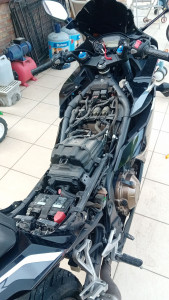 Photo de galerie - ENTRETIEN  DE MA MOTO:
Vidange filtre à huile air
Bougie  
Graissage réglable tension chaîne 