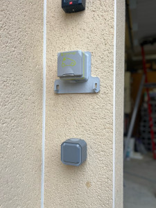 Photo de galerie - Installation prise extérieure pour charger la voiture