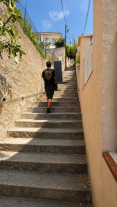 Photo de galerie - Manutention sur une équivalence de 8 étage en été. 
a acheminer les affaires avec mon équipe. 
on aime se qu'on fait. 