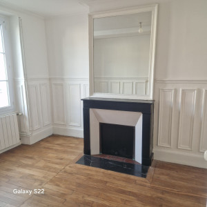 Photo de galerie - Rénovation maison complète peinture plafond et mur boiserie et ponçage et vitrification parquet