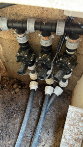 Photo de galerie - Pose d’un système d’arrosage automatique. 