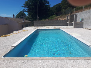 Photo de galerie - Petite maçonnerie , 
manœuvre  pour vous aider : installation piscine, cuisine d'extérieur , abris de jardins , terrain de tennis terre battue dans vos gros chantiers .... 