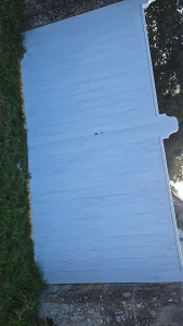 Photo de galerie - Poncer et peinture d'un portail.