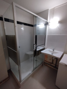 Photo de galerie - Salle de bain PMR