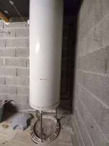 Photo de galerie - Ancien chauffe eau 200 litres sur trépied.