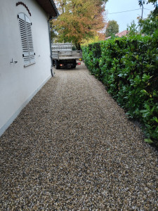 Photo de galerie - Pose cailloux gravillonnage 