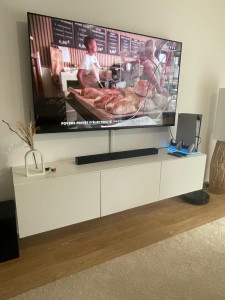 Photo de galerie - Fixation murale meuble TV et télé avec cache câble
