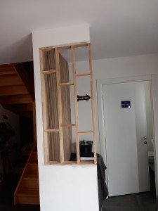 Photo de galerie - Fabrication et pose d'un claustra en chêne massif.
