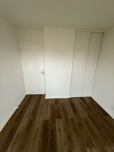 Photo de galerie - Peinture-sol-portes placards 