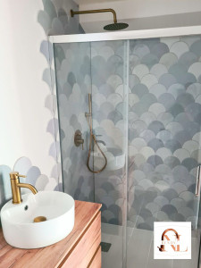 Photo de galerie - Rénovation et création de salle de douche confortable et visuellement agréable 