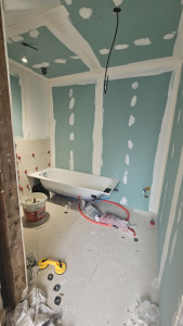 Photo de galerie - La meme sale de bains au début des travaux 