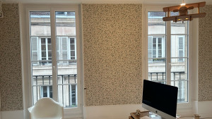 Photo de galerie - Préparation murs en enduit et pose du papier peint 