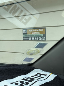 Photo de galerie - Installation en itinérant de panneaux immobiliers (minimum commande de 20 panneaux) (possibilité de pose à l’unité si grande dimension ou accès difficile)