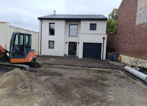 Photo de galerie - Création d'un enrobé a chaud noir granulométrie 0,6 
Terrassement 
 préparation du fond de forme 
pose de pavé béton 
coulage de l'enrobé 
Merci à mes clients pour la confiance 