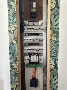 Photo de galerie - Câblage de tableau électrique et installation de prise interrupteur et autres éléments dans la maison