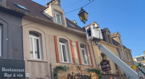 Photo de galerie - Changement gouttière avec camion nacelle difficilement accessible 