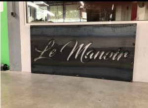 Photo de galerie - Tôle décoration devanture 