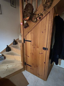 Photo de galerie - Confection d’un local en bois sous escalier 