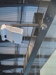 Photo de galerie - Installation et configuration de vidéo-projecteurs pour l’affichage des scores dans un local dédié au padel (L’exclusif Pirey) 
