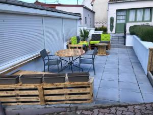 Photo de galerie - Rénovation terrasse + meubles de jardin en palettes 