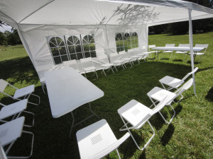 Photo de galerie - Location de chaises et tables pour divers événements.
