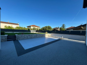 Photo de galerie - Piscine en marbre drainant 