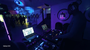 Photo de galerie - Prestation de qualité et matériel professionnel, plus de 3 000 watts RMS de puissance.