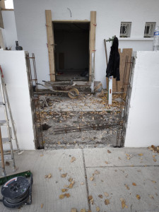 Photo de galerie - Création d'une ouverture, plus coulage des poteaux 