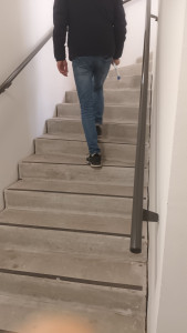 Photo de galerie - Nettoyage case escalier dans une résidence de 5 étages à Décines. bailleur très satisfait.