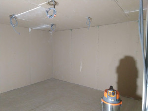 Photo de galerie - Isolation + placo + réservation électrique (futur spot) dans une future chambre