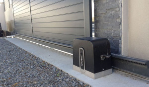 Photo de galerie - Installation et dépannage de tout type de portail électrique. (coulissant et battant)