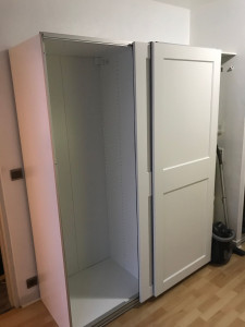 Photo de galerie - Montage d'une armoire Ikea.