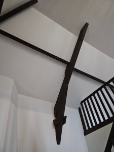Photo de galerie - TRAVAUX DANS MEZZANINE ET CAGE ESCALIER 5 ,50 M DE HAUT

-Montage échaffaudage 
-Dépose papier peint
-Rebouchage
-Pose d'une toile de verre maille standard
-Application en 2 couches de peinture aspect Velours.....