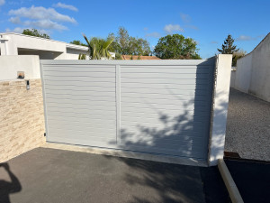 Photo de galerie - Portail, aluminium coulissant