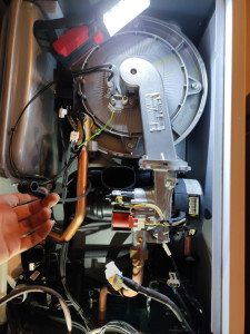 Photo de galerie - Chaudière gaz Viessmann en entretien