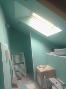 Photo de galerie - Creation d'une salle de bains.
tablette pour accueillir un vasque , toillete bati support, et bac à douche au fond 
