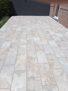 Photo de galerie - Réalisation d’une terrasse, Chape traditionnel + carrelage 