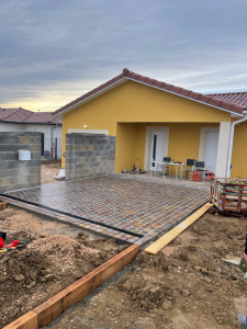 Photo de galerie - Terrasse avec pavé en pierre indienne multicolore
