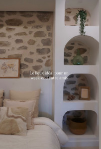 Photo de galerie - Niches de rangement et tête rétro éclairée sur mesure 