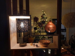 Photo de galerie - Claustra séparateur d'entrée et de salon, un soir de Noël